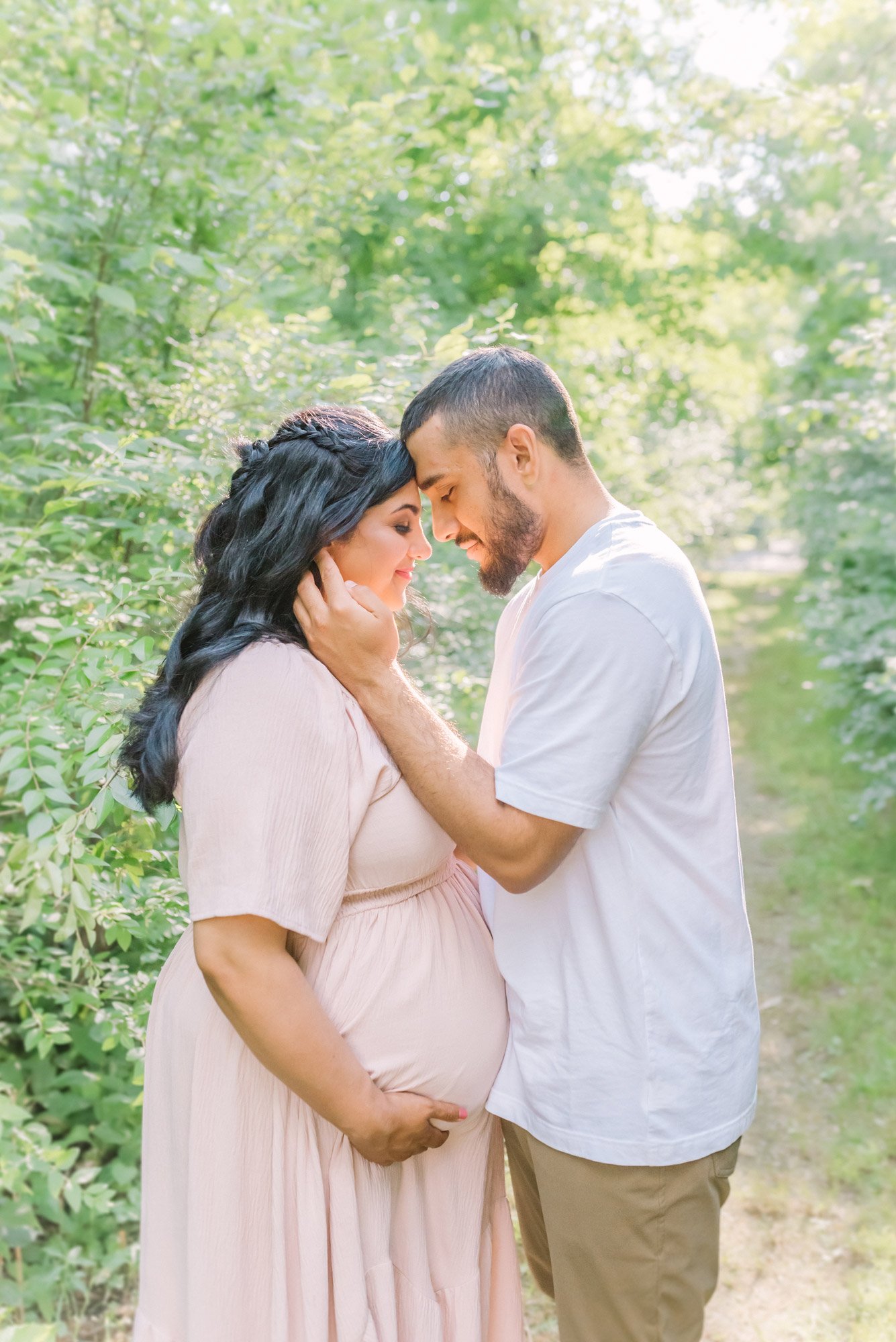 What Should Your Family Wear for Maternity Photos Niagara Reflections by Karen Byker
